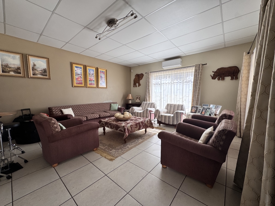 8 Bedroom Property for Sale in Meiringspark North West
